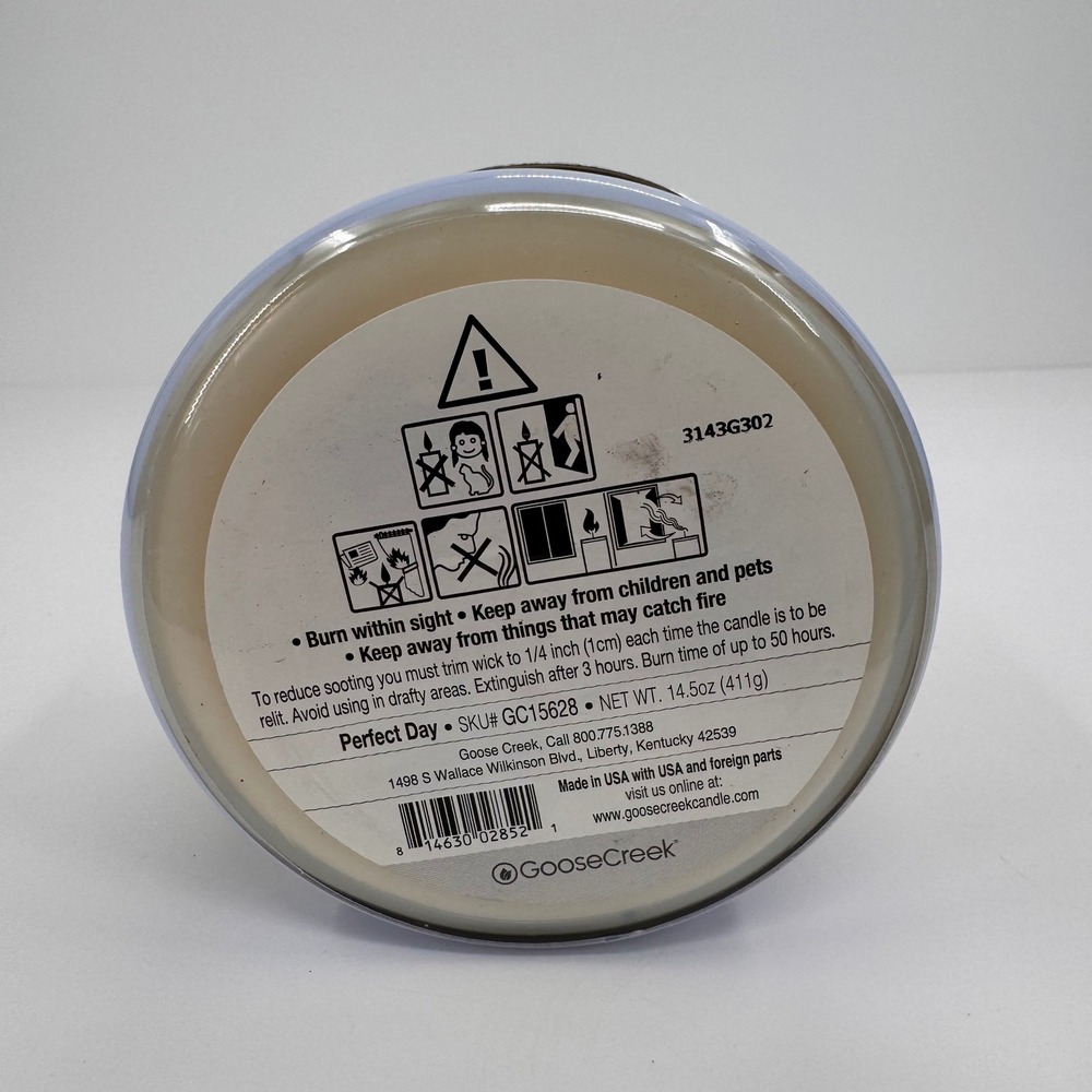 Perfect Day Goose Creek NEW 3 Wick Candle 14.5oz Amber Sandalwood Sugar - Picture 4 of 10